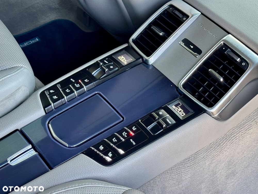 Porsche Panamera 4S PDK - 9