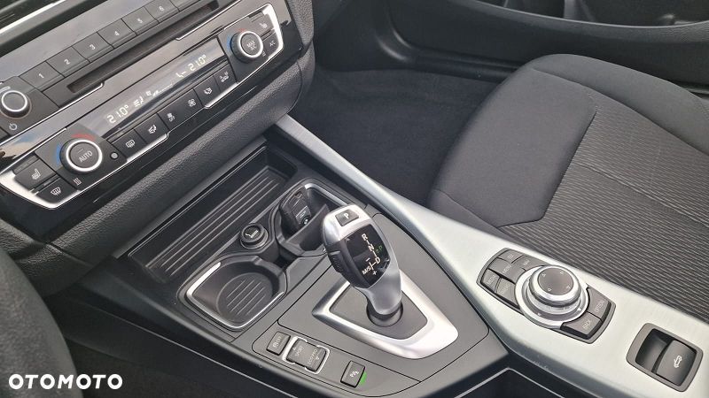 BMW Seria 2 218d M Sport - 5