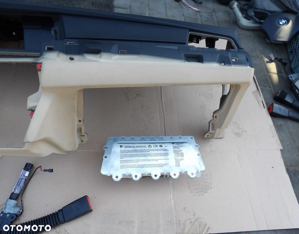 BMW - F07 - DESKA ROZDZIELCZA , KOKPIT - KONSOLA - ASYSTENT - GŁOŚNIKI - SCHOWEK - NAPINACZ - PODUSZKA KIEROWCY I PASAŻERA -  KOLOR VENETBEIGE - DEMONTAŻ - ORYGINAL - 9199048 - 5