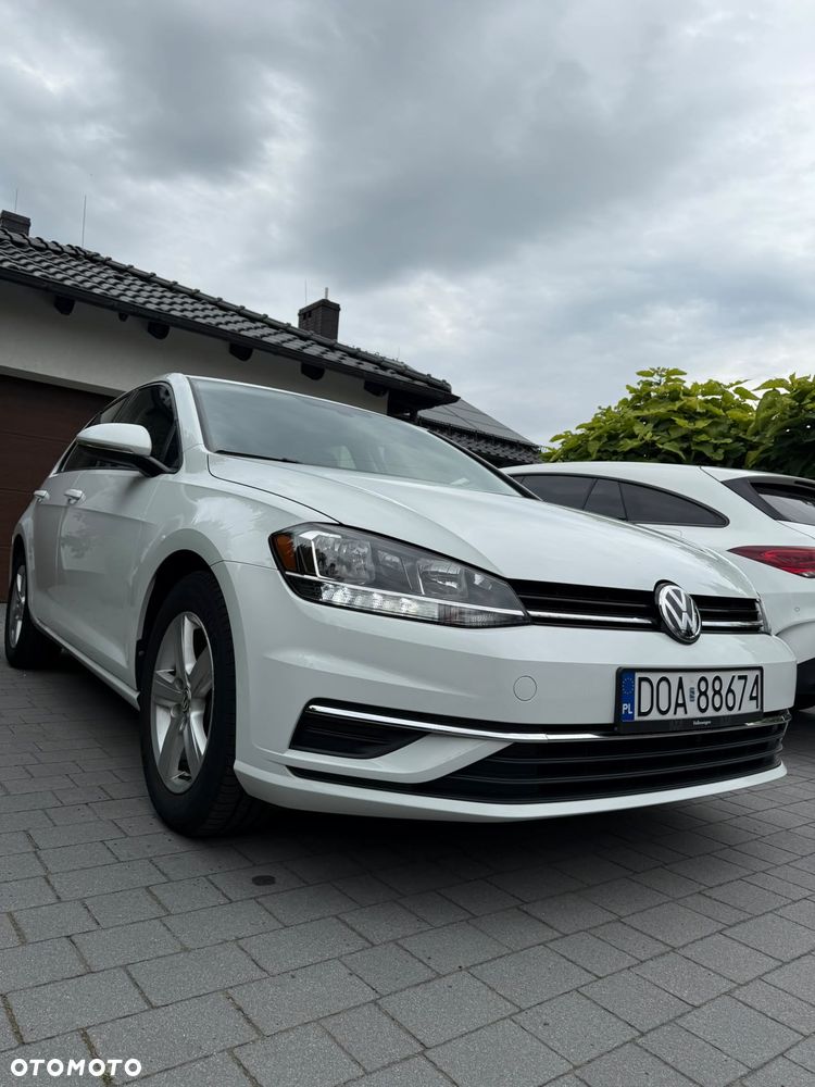 Volkswagen Golf - 1