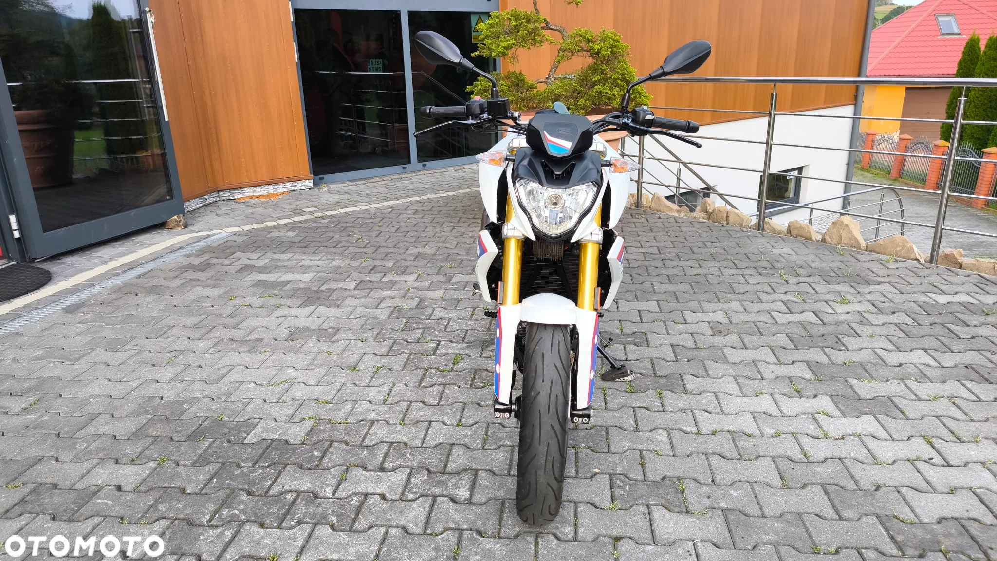 BMW G - 7