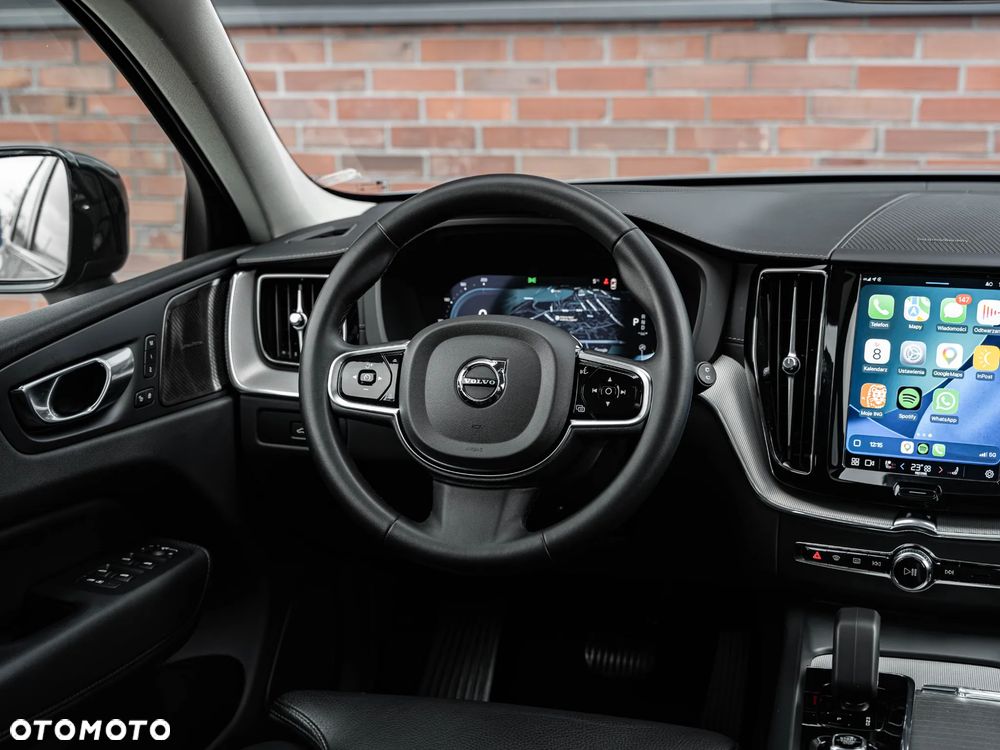 Volvo XC 60 B4 D Plus Dark - 29