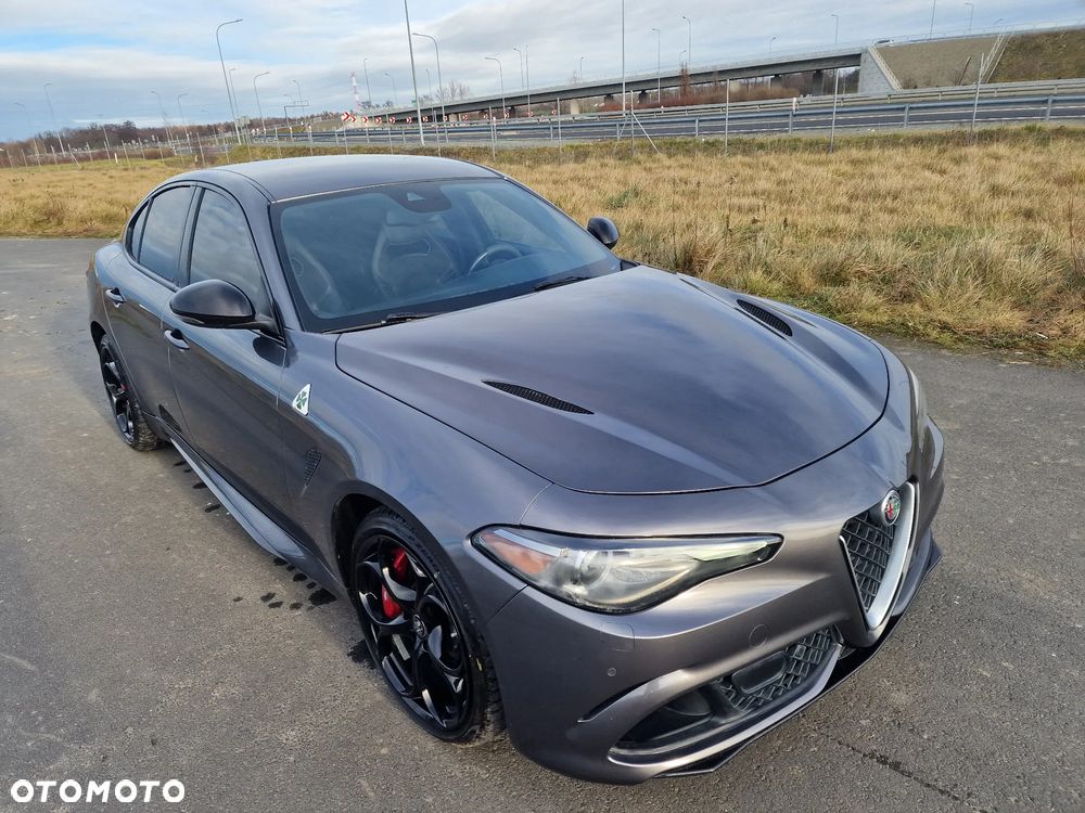 Alfa Romeo Giulia 2.9 V6 Bi-Turbo AT8 Quadrifoglio - 3