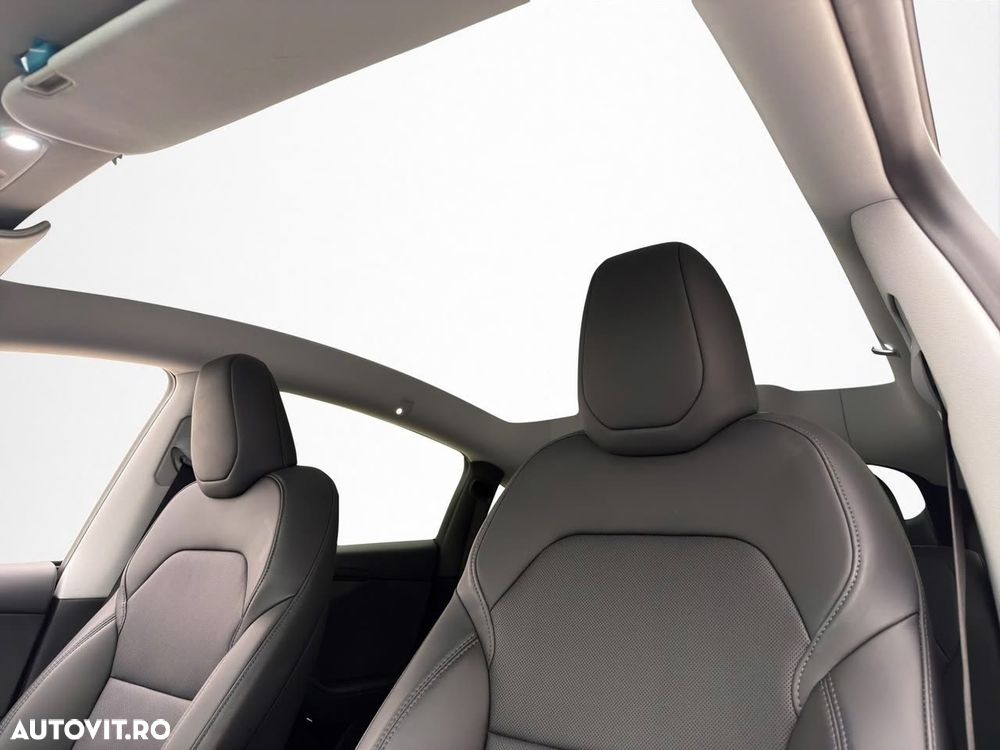 Tesla Model Y Long Range Dual Motor AWD - 13