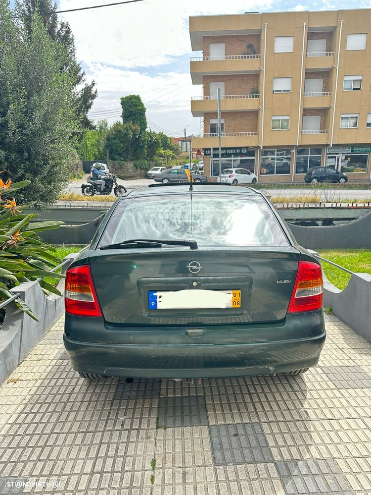 Opel Astra 1.4 Club - 4