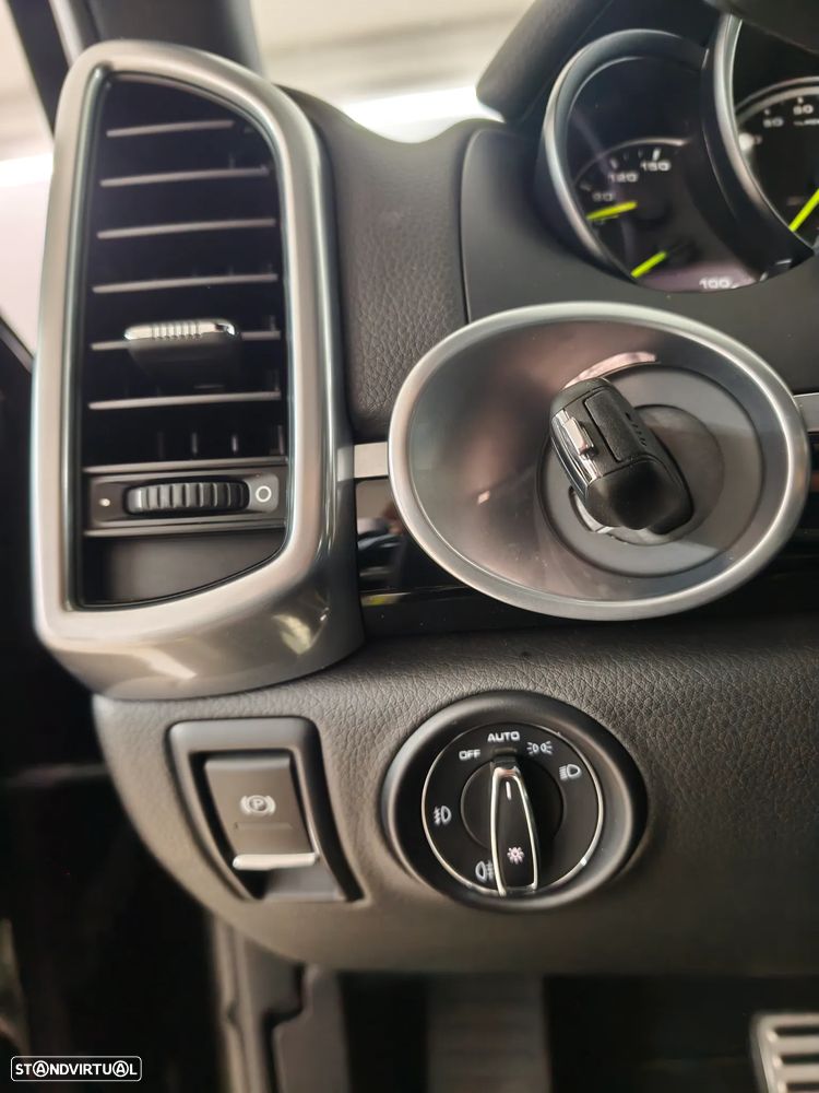 Porsche Cayenne S E-Hybrid Platinum Edition - 28
