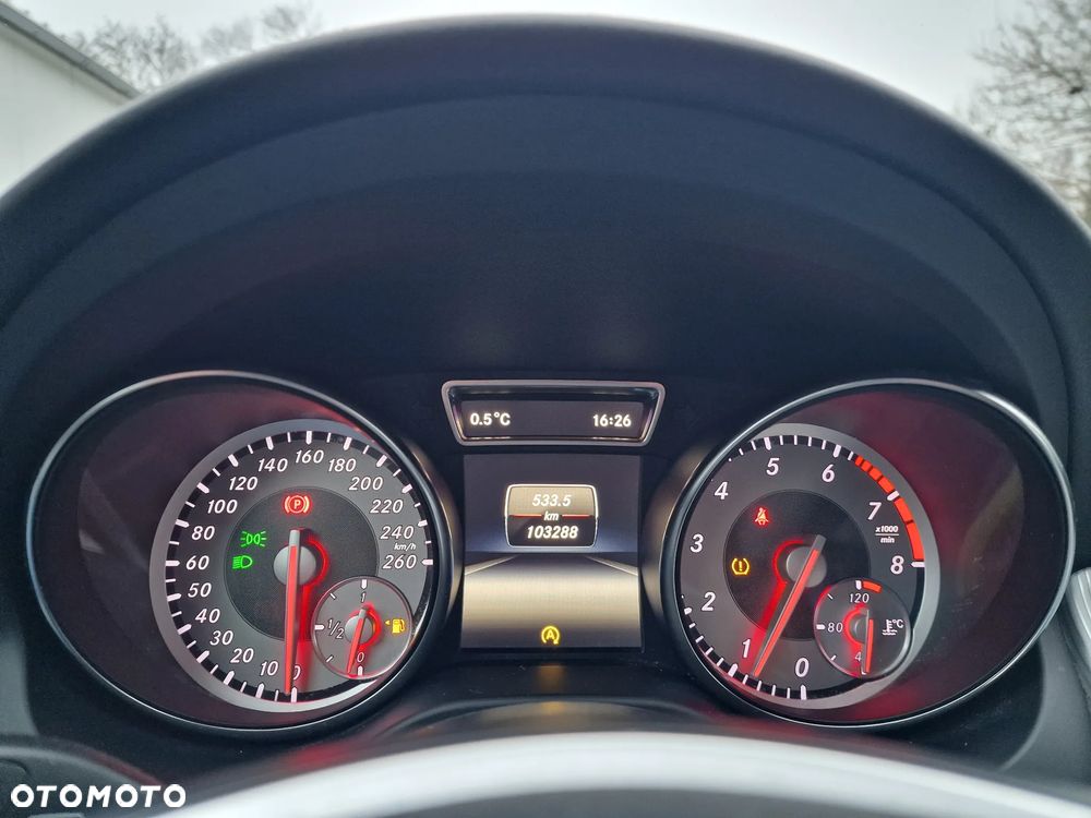 Mercedes-Benz GLA 200 UrbanStyle Edition - 13