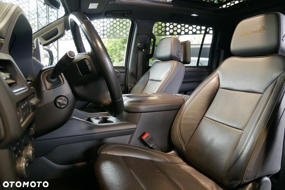 Chevrolet Suburban - 12