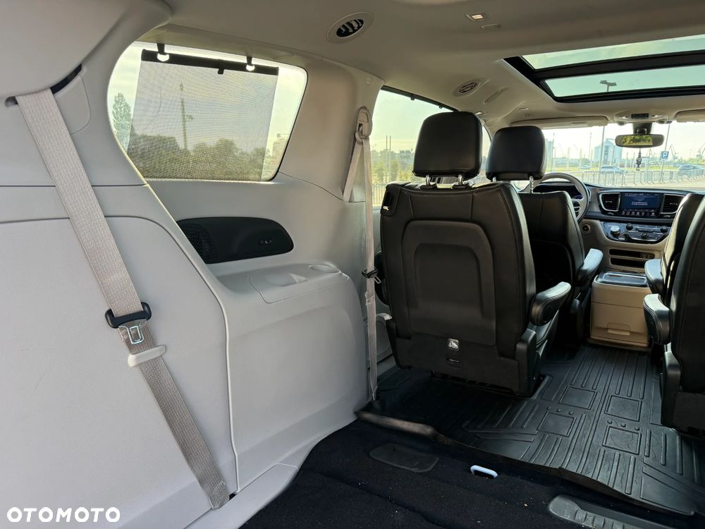 Chrysler Pacifica - 12