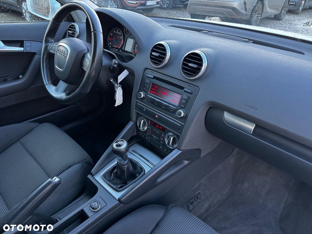 Audi A3 Sportback 1.6 Ambiente - 33