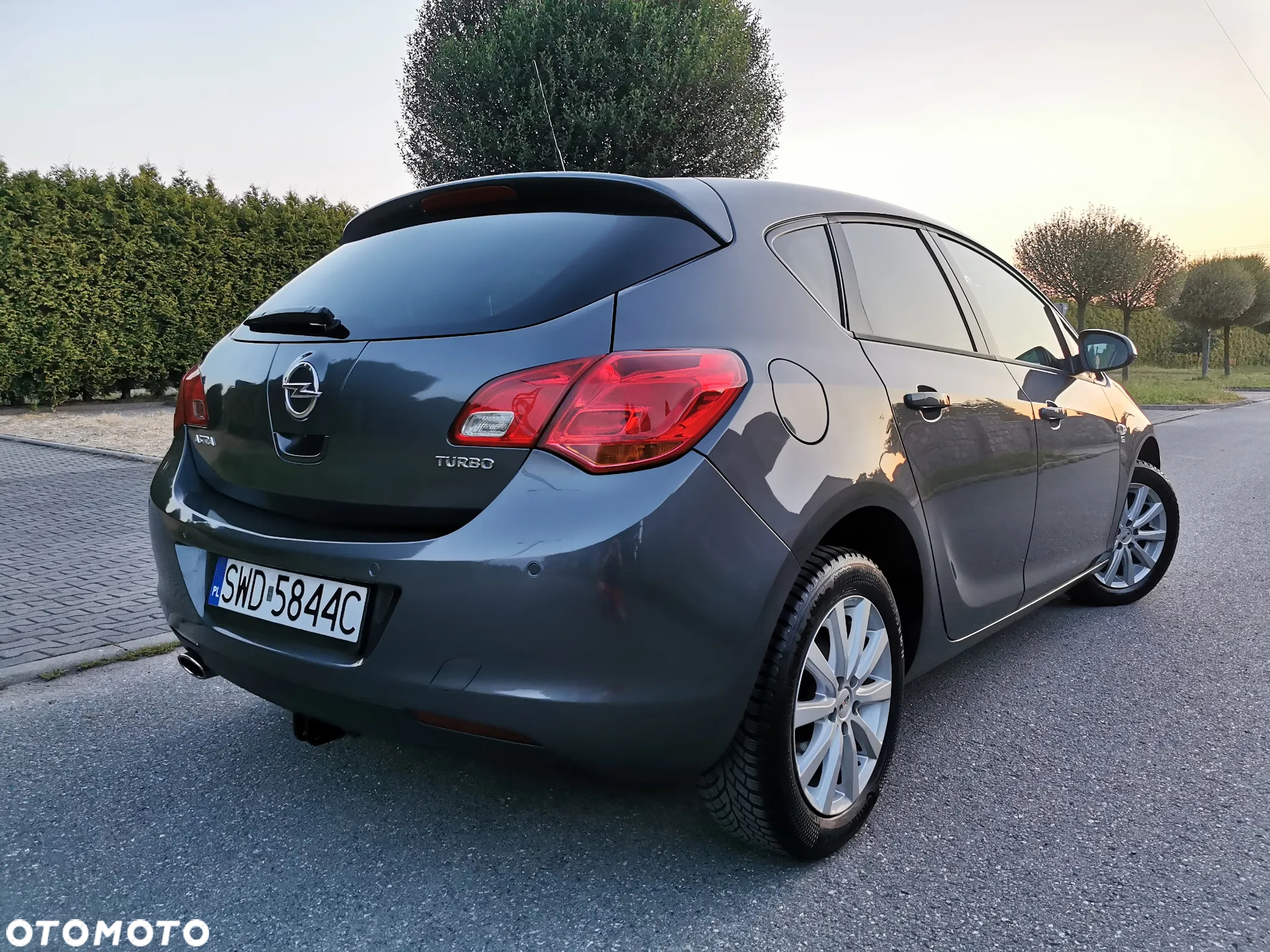 Opel Astra 1.4 Turbo 150 Jahre - 3