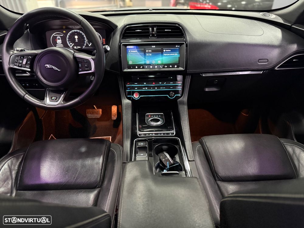 Jaguar F-Pace 20d Aut. R-Sport - 13