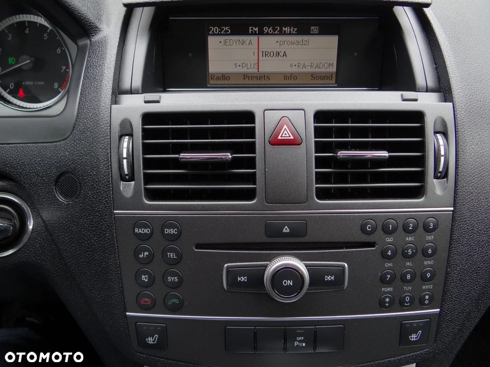Mercedes-Benz Klasa C 180 BlueEFFICIENCY 7G-TRONIC Avantgarde - 34