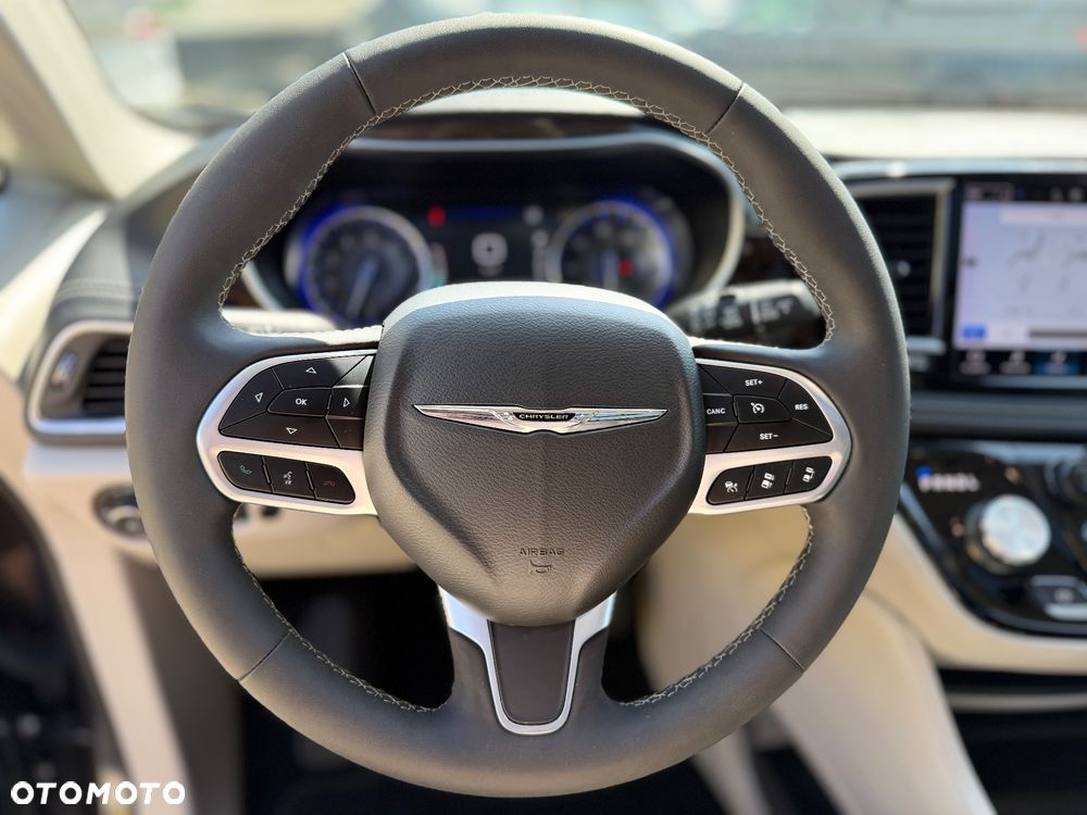 Chrysler Pacifica - 16