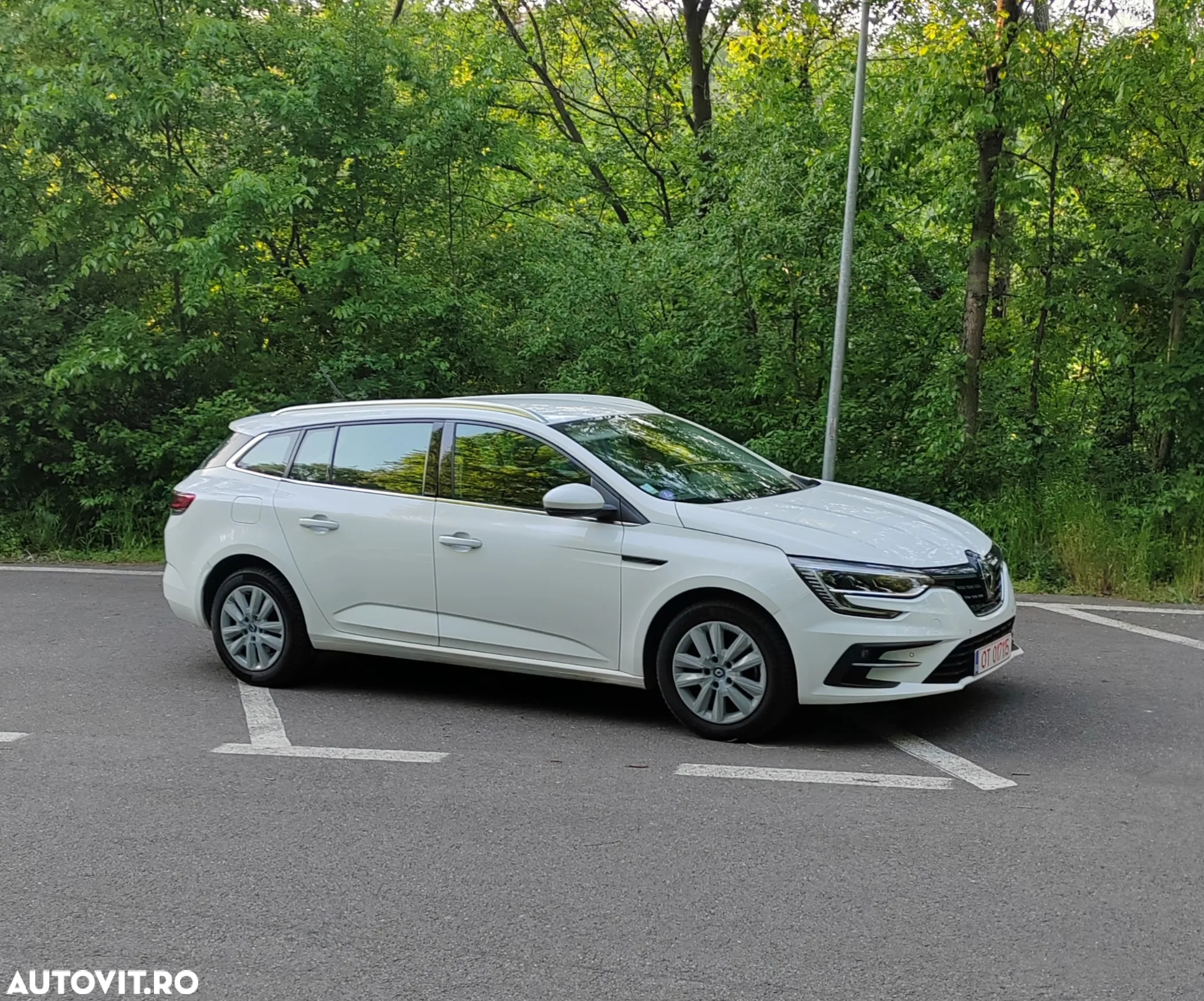 Renault Megane Grandtour E-TECH Plug-in 160 BUSINESS EDITION - 2