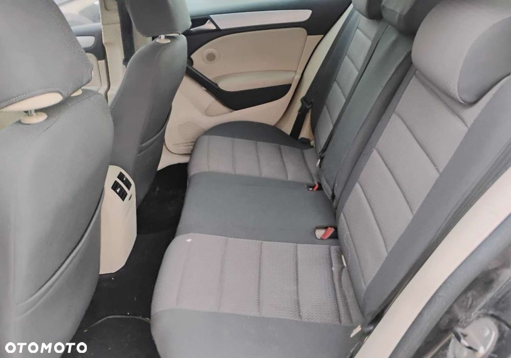 Volkswagen Golf - 6