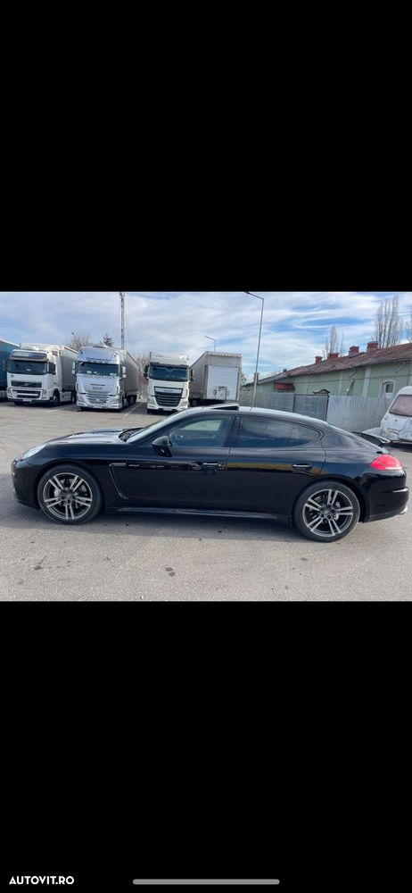 Porsche Panamera - 4