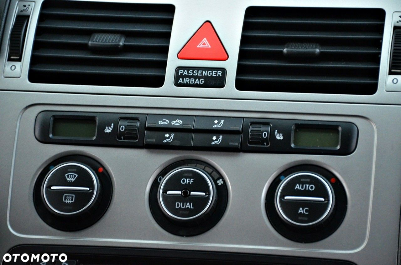 Volkswagen Touran - 16