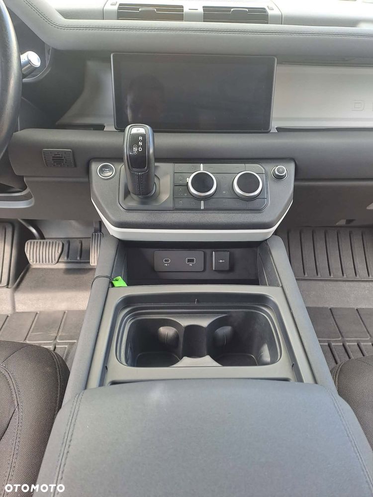 Land Rover Defender - 8
