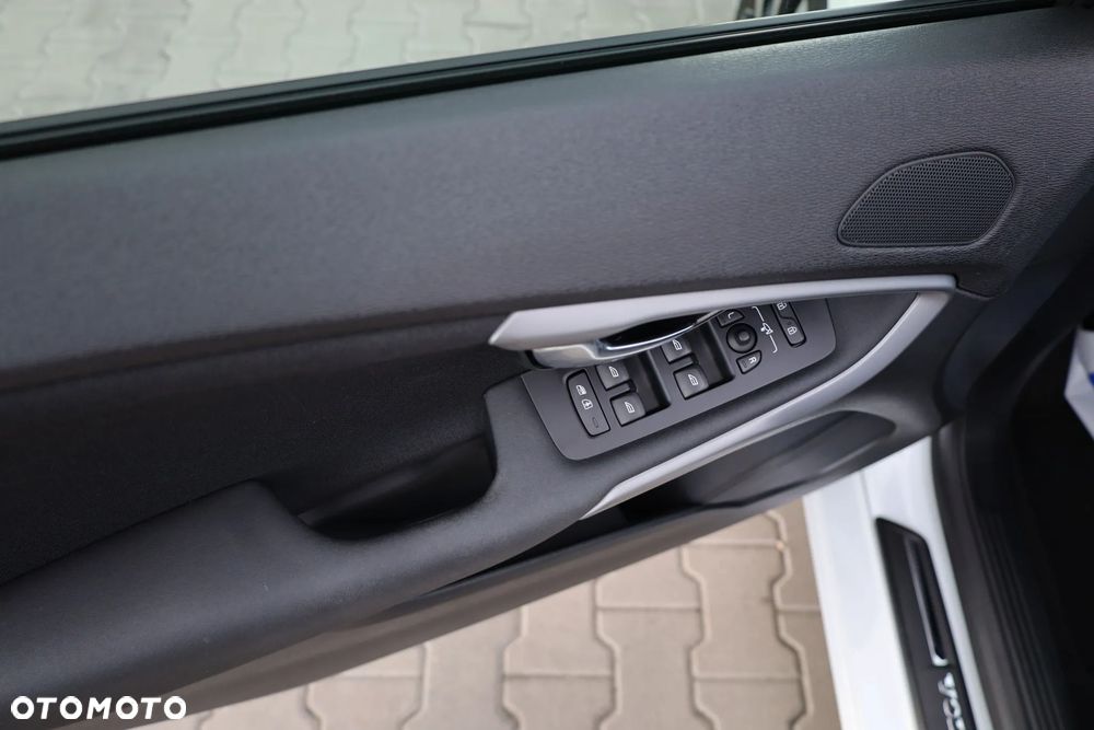 Volvo V40 T2 Drive-E Momentum - 17