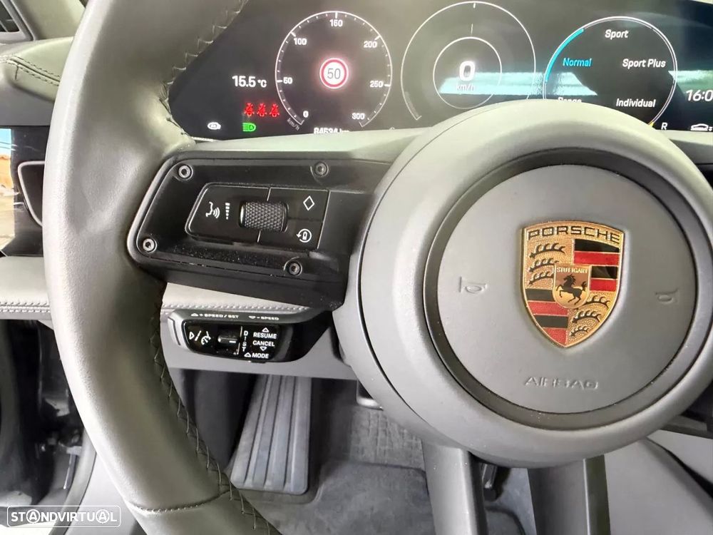 Porsche Taycan - 37