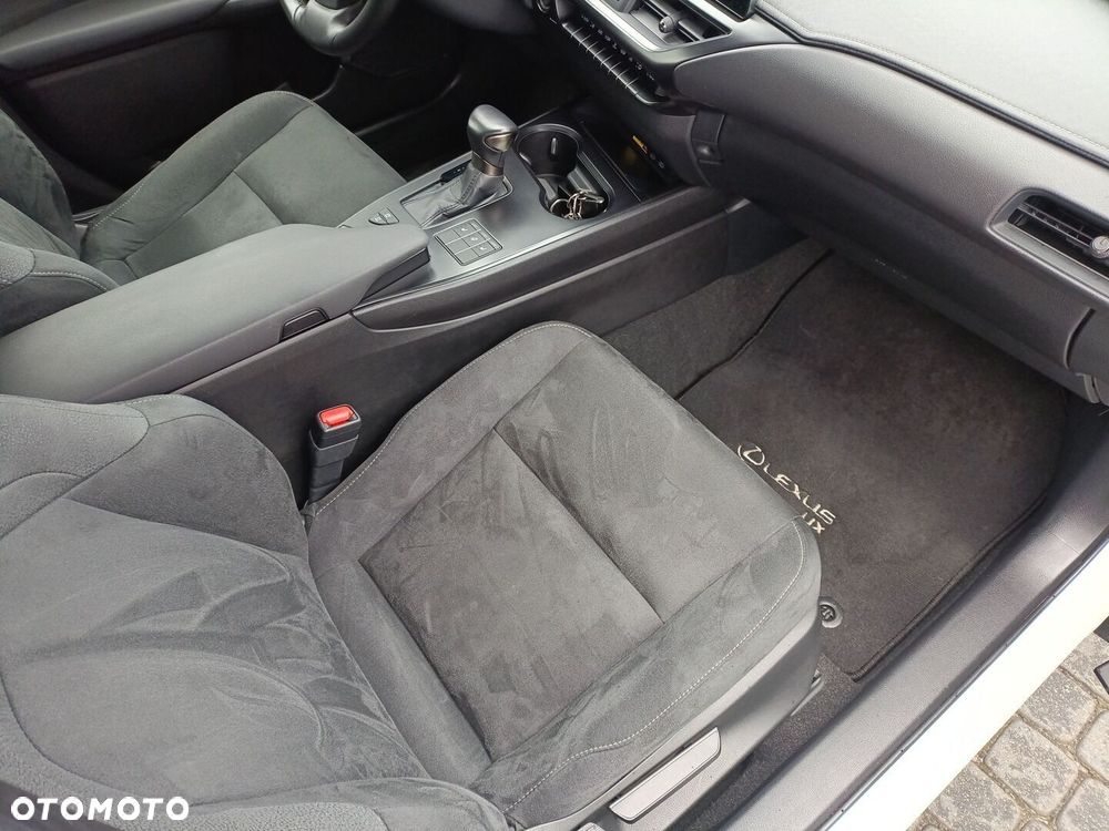 Lexus UX 250h GPF Business 2WD - 10