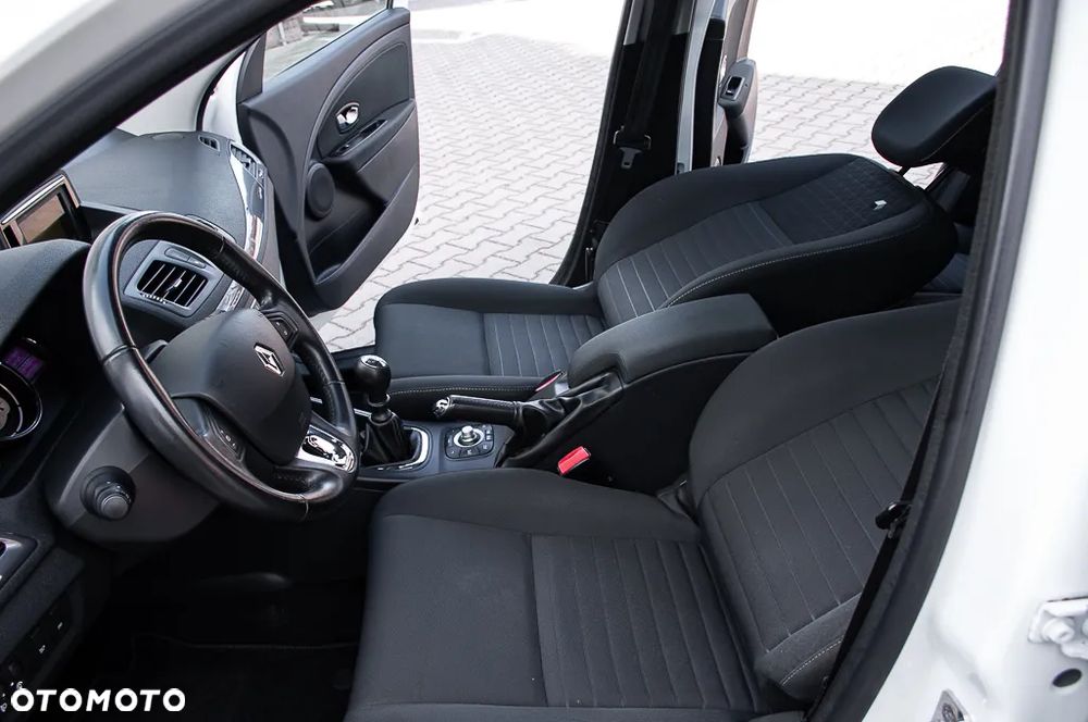 Renault Megane ENERGY TCe 115 Start & Stop Bose Edition - 27