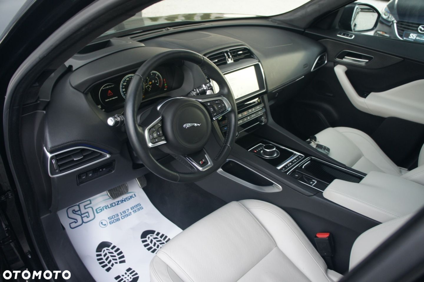 Jaguar F-Pace - 11