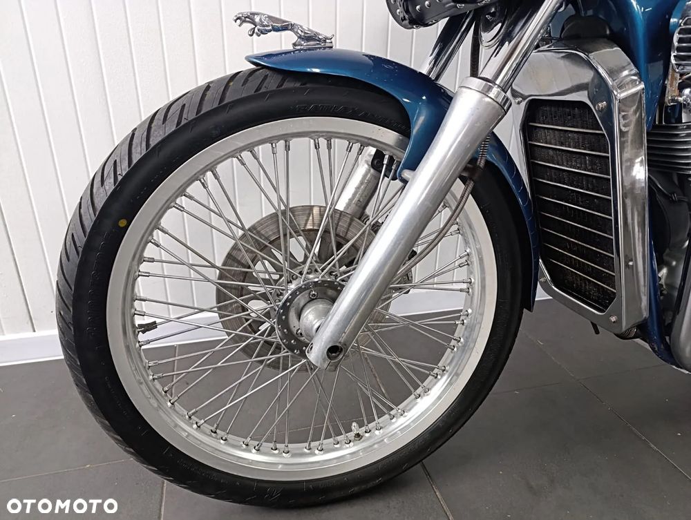 Suzuki Intruder - 10