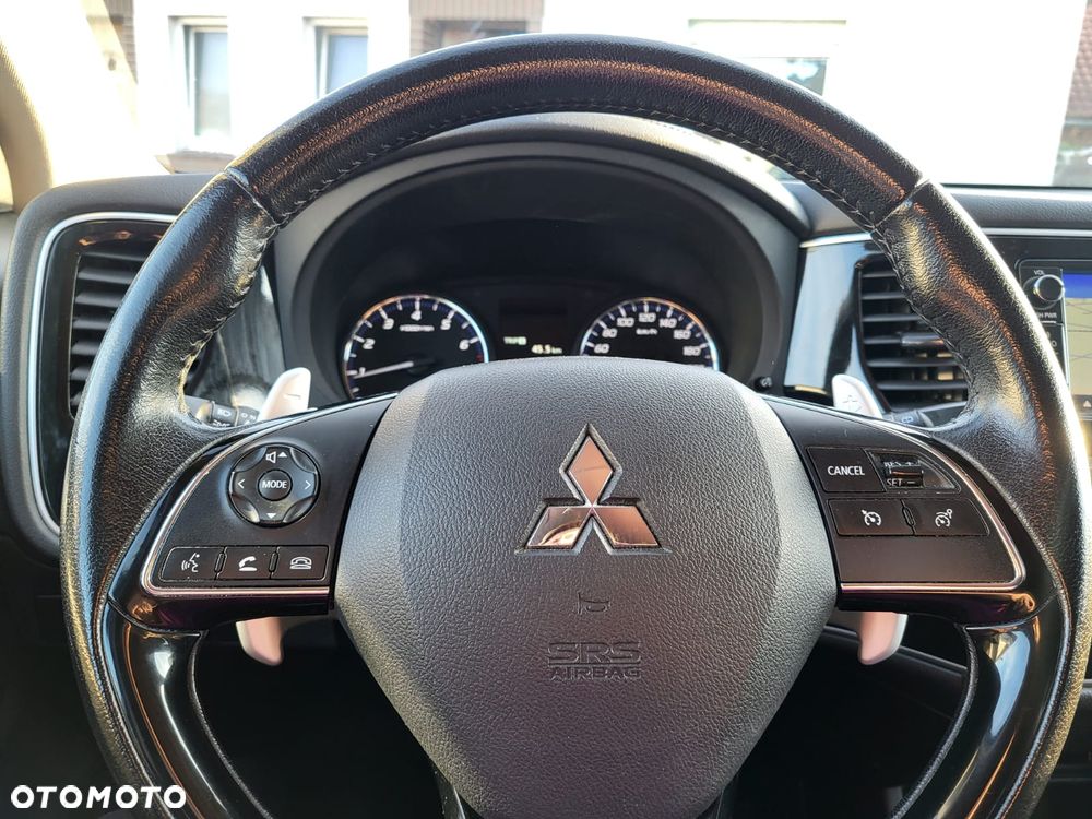 Mitsubishi Outlander - 18