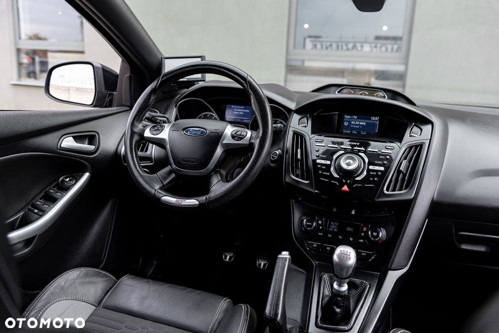 Ford Focus 2.0 EcoBoost ST - 27