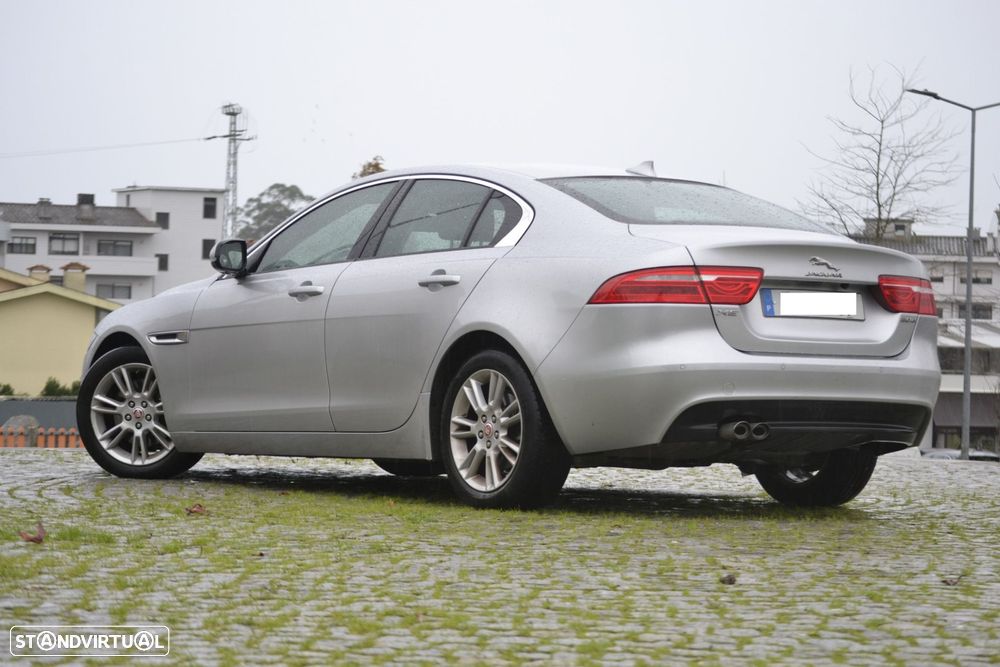 Jaguar XE 2.0 D Pure - 4