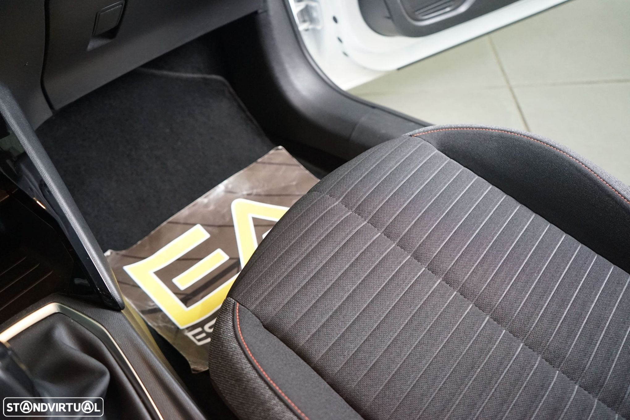 Peugeot 208 1.2 PureTech Allure - 34