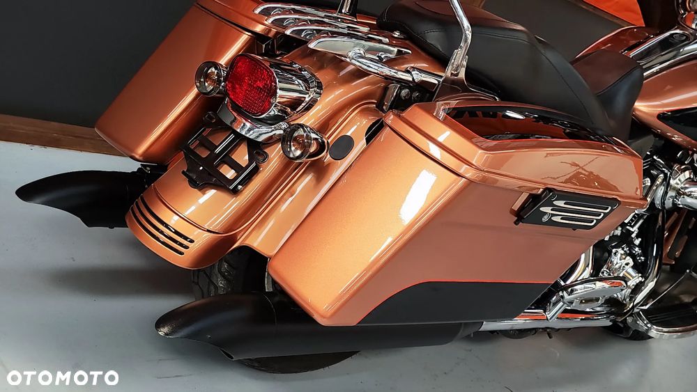 Harley-Davidson Touring Street Glide - 11