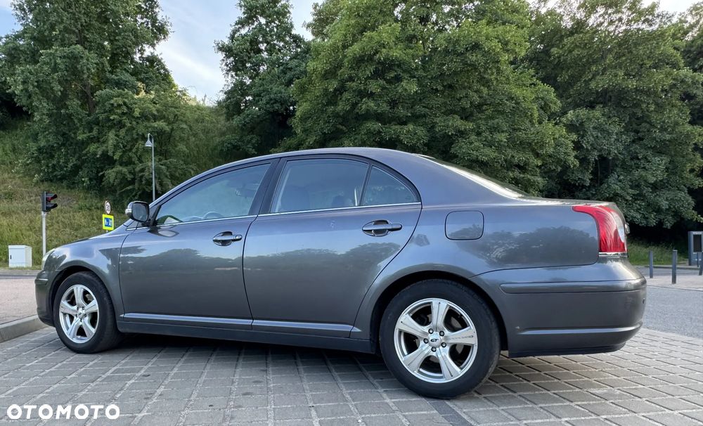 Toyota Avensis - 2