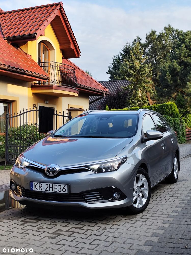 Toyota Auris 1.6 Premium - 1