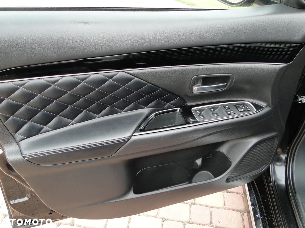 Mitsubishi Outlander Instyle + - 31