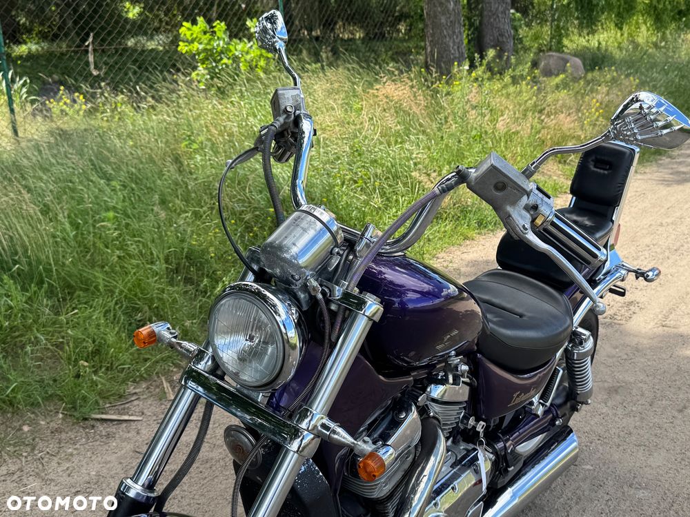Suzuki Intruder - 16