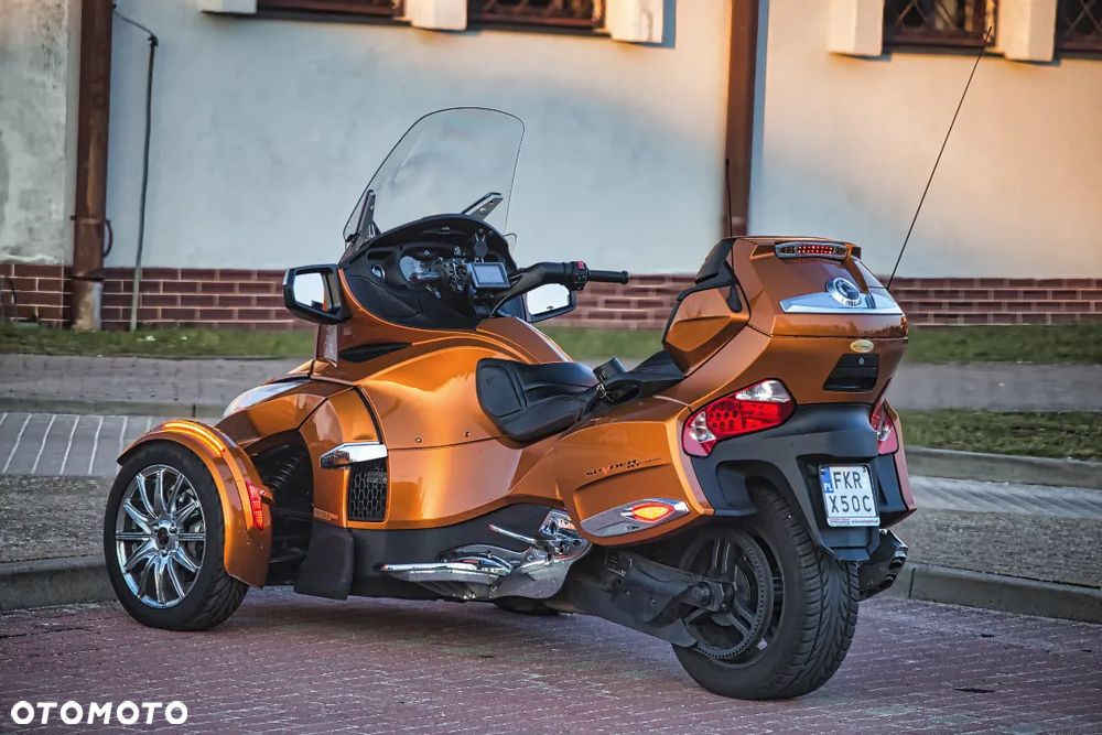 Can-Am Spyder - 10