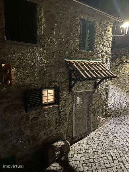 Casa de pedra e madeira toda restaurada. - Grande imagem: 2/12