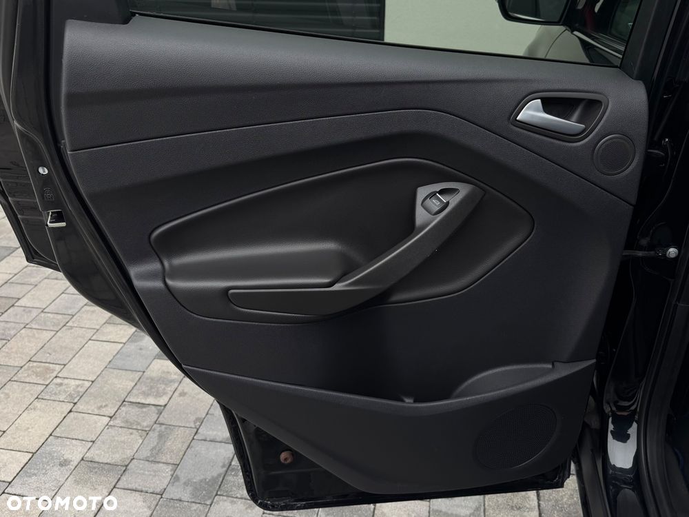 Ford Kuga 2.0 TDCi 2x4 Titanium - 34