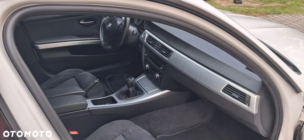 BMW Seria 3 318i Edition Sport - 8