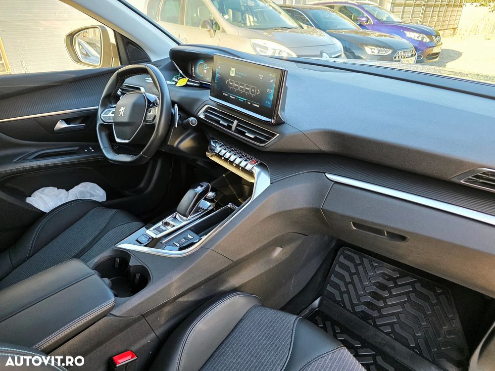 Peugeot 3008 PHEV 300 EAT8 4X4 GT - 17