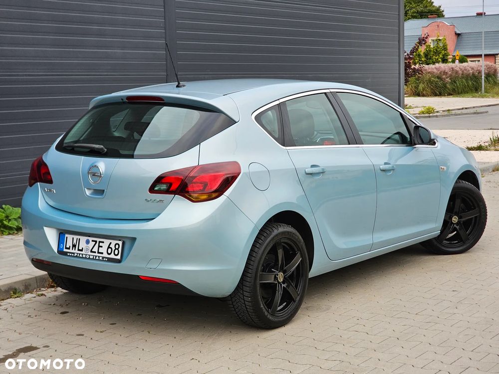 Opel Astra 1.4 ecoFLEX Cosmo - 4