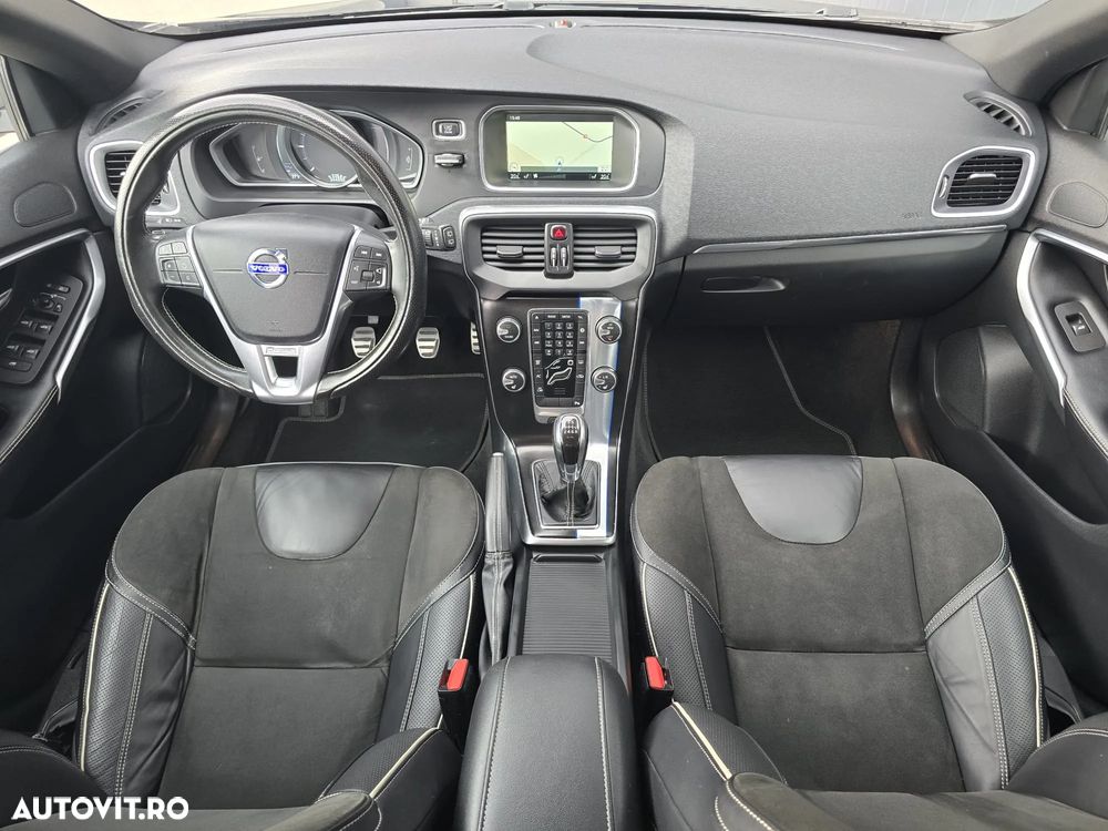 Volvo V40 D3 R Design - 4