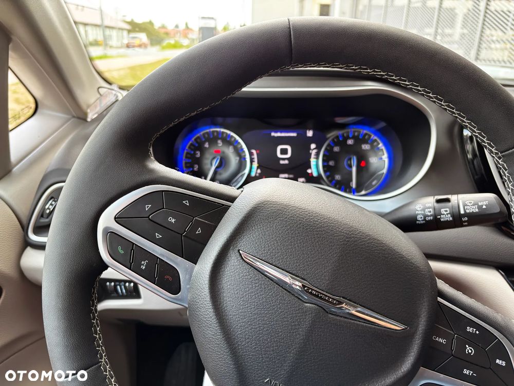 Chrysler Pacifica - 33
