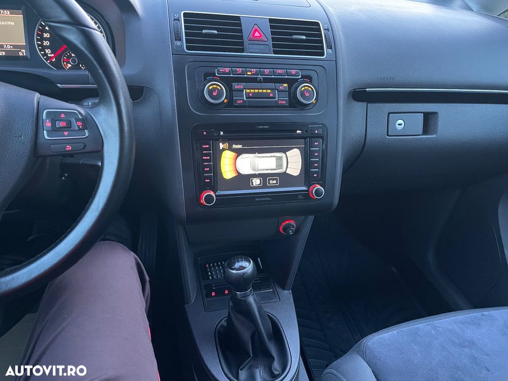 Volkswagen Touran - 30