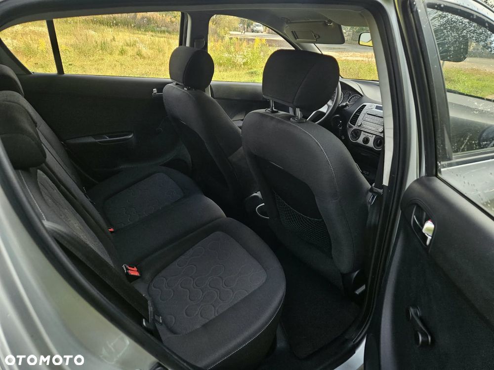 Hyundai i20 1.2 Fifa World Cup Edition - 18