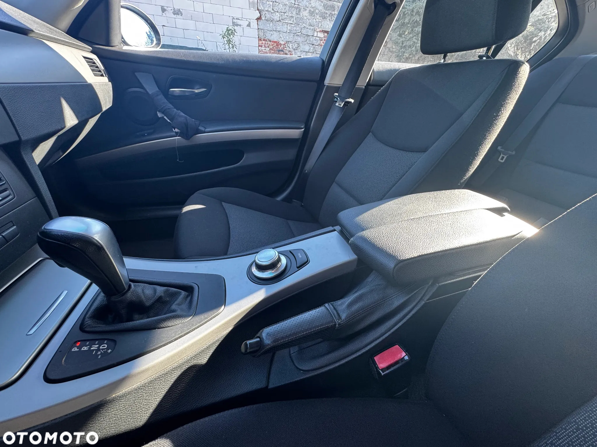 BMW Seria 3 318i Touring - 15