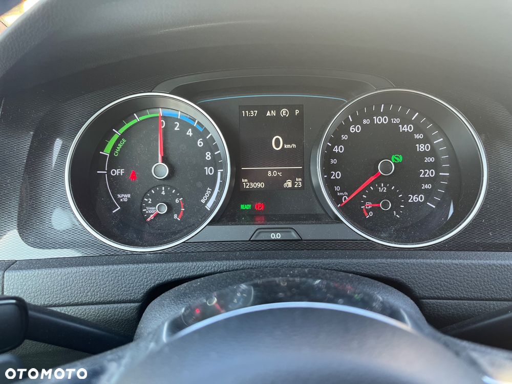 Volkswagen Golf - 11